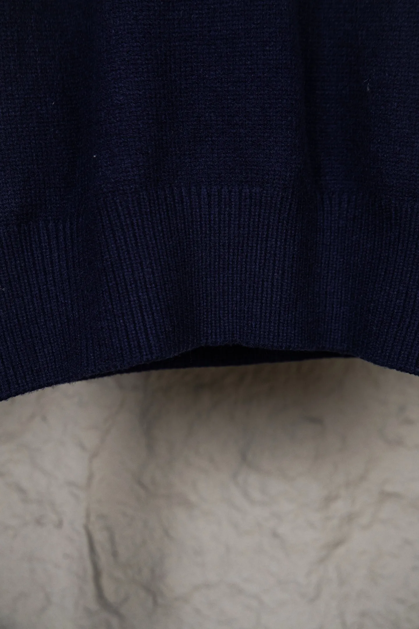 P240 2025 Ralph Lauren #ootddailywear #Autumn and winter sweater #Knitted sweater outfit #ralph lauren sweater #Can be worn by both men and women I finally waited until the Ralph men’s twist sweater half-button chest shirt was put on and it’s finally here! The hottest half-zip sweater! Limited editions every year, there won’t be many models in the store! Ralph Lauren men's half-button sweater has a really nice shape. It can be worn alone or as a coat. It can be worn outside or worn with a shirt~100% pure cotton. #Practical wear. Color, white, navy blue, khaki, gray, size S to Limited editions every year, there won’t be many models in the store! Ralph Lauren men's half-zip twist sweater [Fire R] has a really nice shape. It can be worn alone or as a jacket. It can be worn inside or outside, or it can be worn with a shirt inside ~ 100% pure cotton #Practical wear,, style number, 8023. Color, white, navy blue, khaki, gray, size S to XL